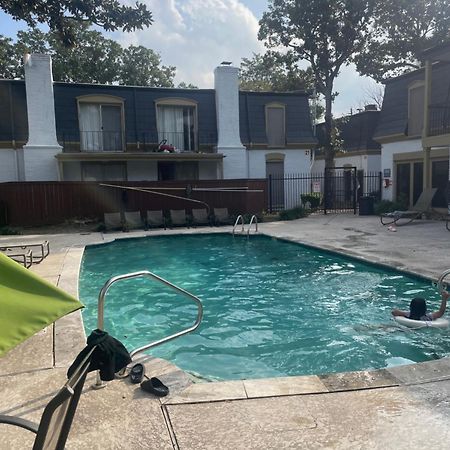 Huge One Bedroom With 2 Queen Size Beds Houston Exterior photo