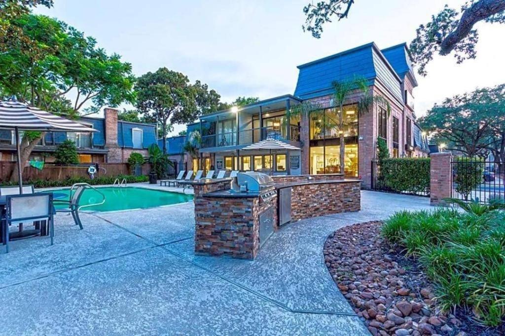 Huge One Bedroom With 2 Queen Size Beds Houston Exterior photo