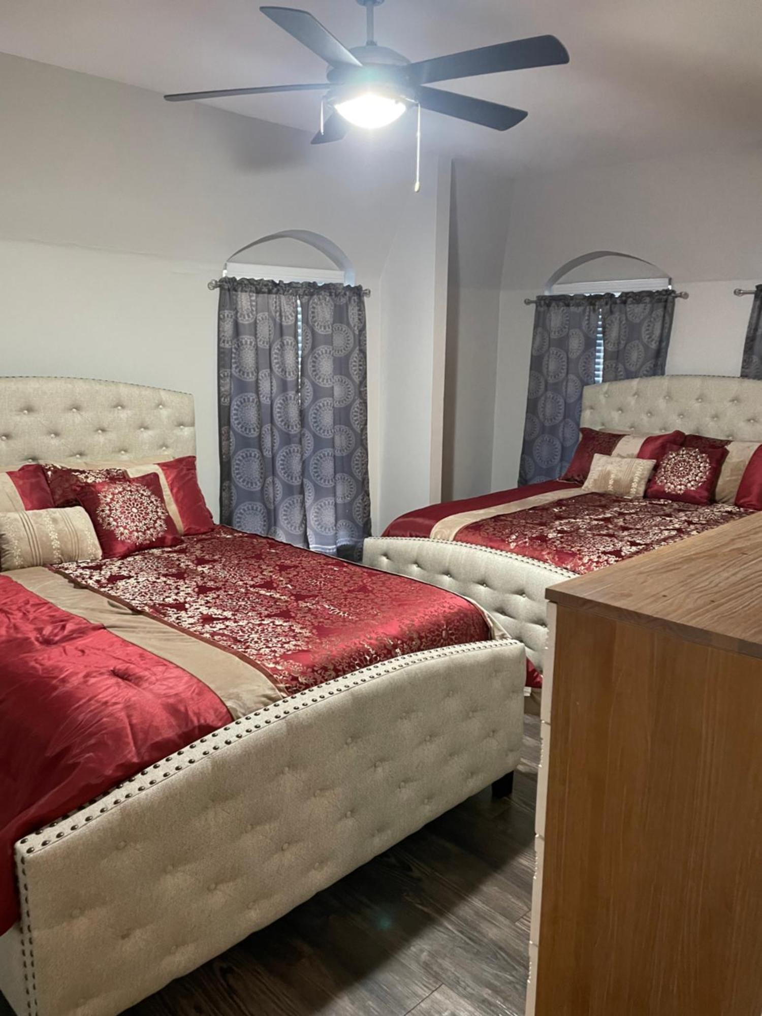 Huge One Bedroom With 2 Queen Size Beds Houston Exterior photo