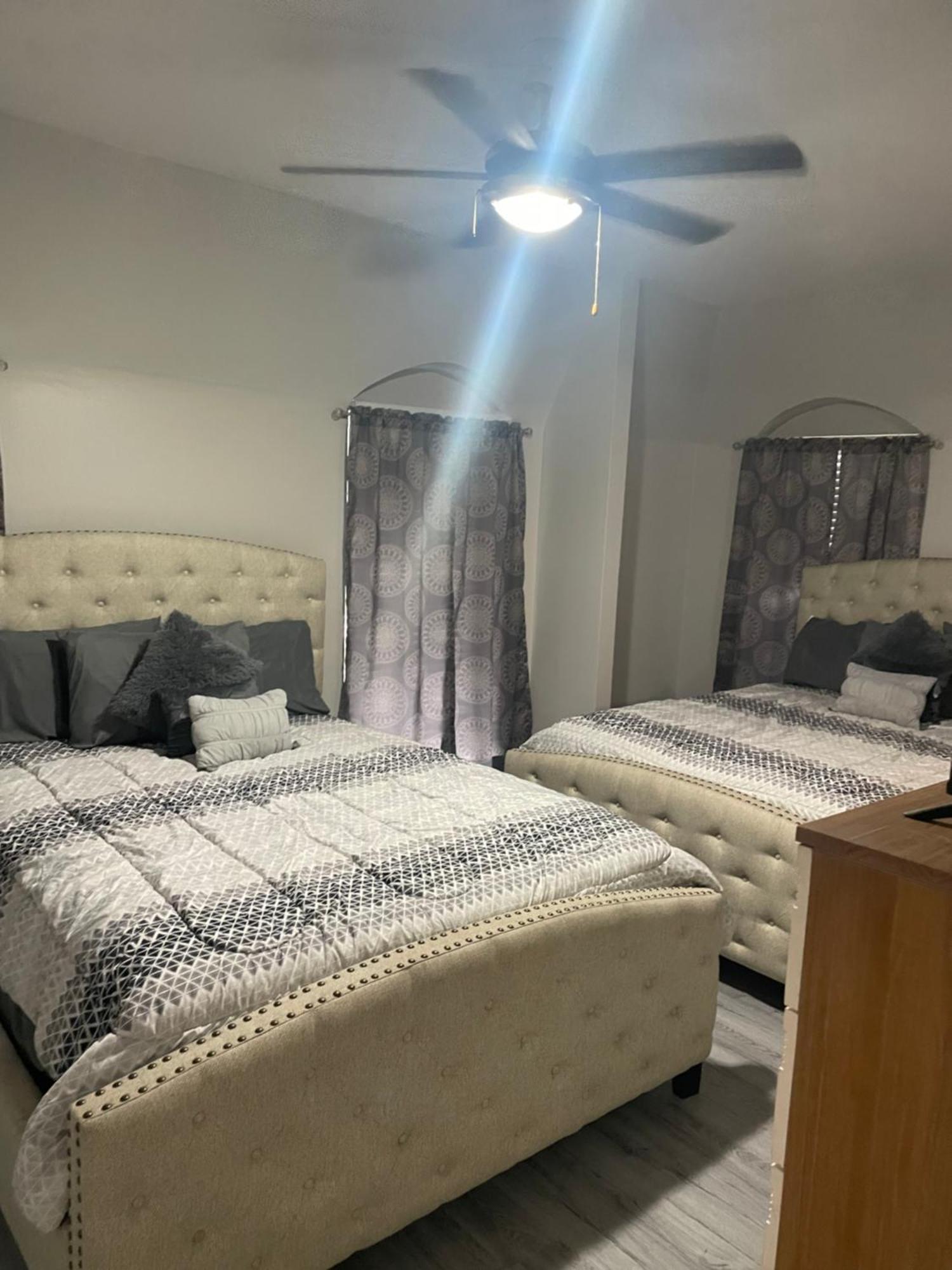 Huge One Bedroom With 2 Queen Size Beds Houston Exterior photo