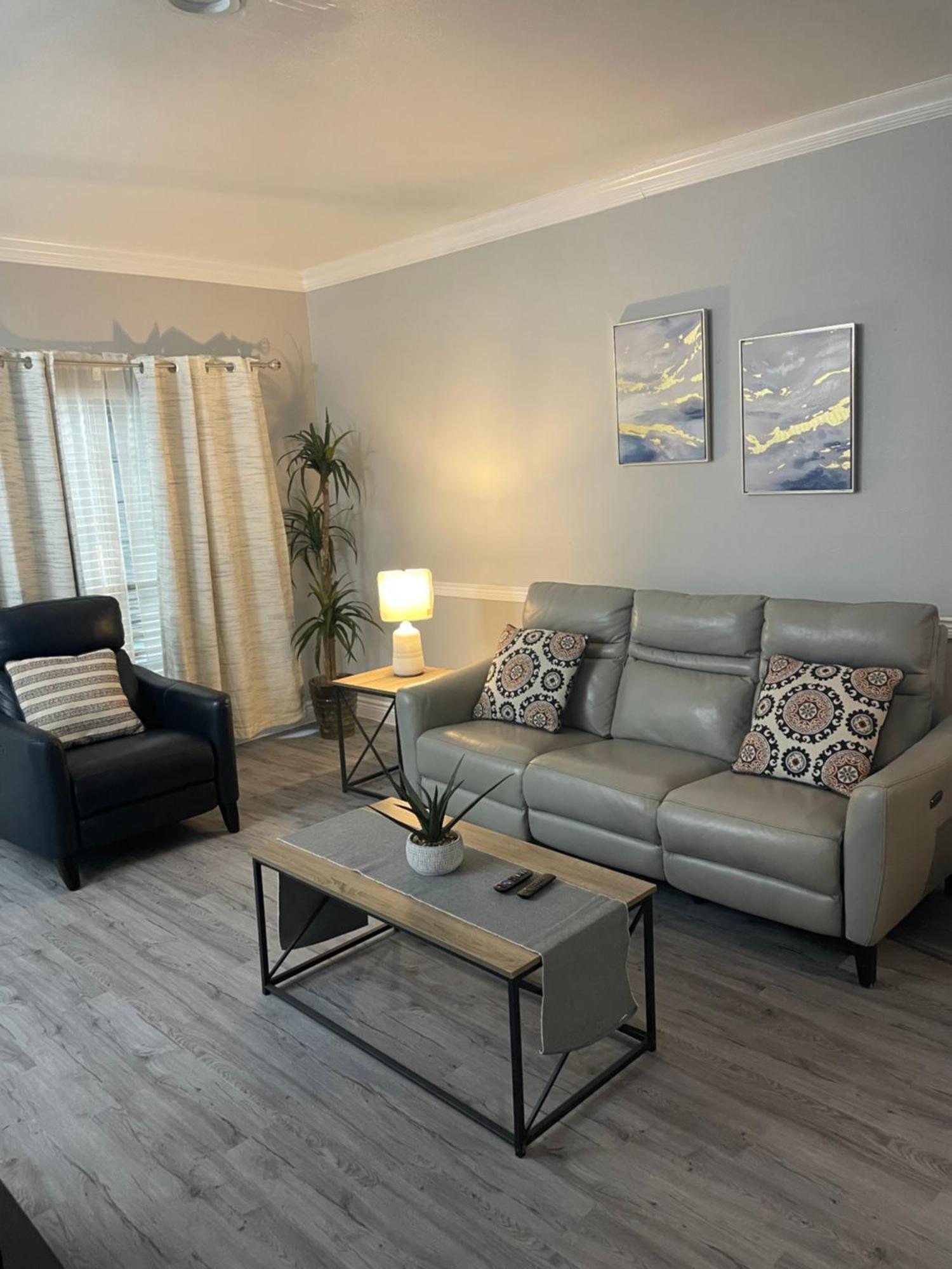 Huge One Bedroom With 2 Queen Size Beds Houston Exterior photo